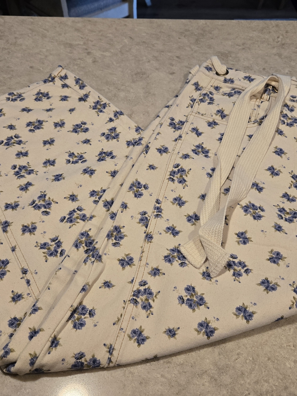 Women’s Cream Floral Drawstring Barrel Leg Pants